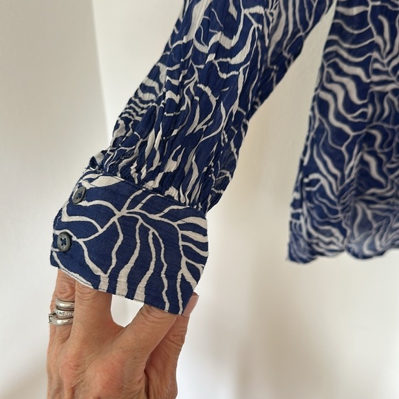 Joie Stow Printed Blouse Cobalt Blue White Cotton Lightweight size small - Picture 9 of 11